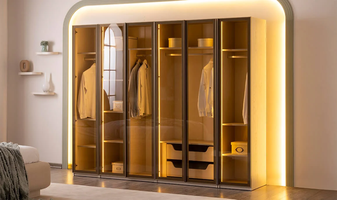 Elya Kleiderschrank mit Glas