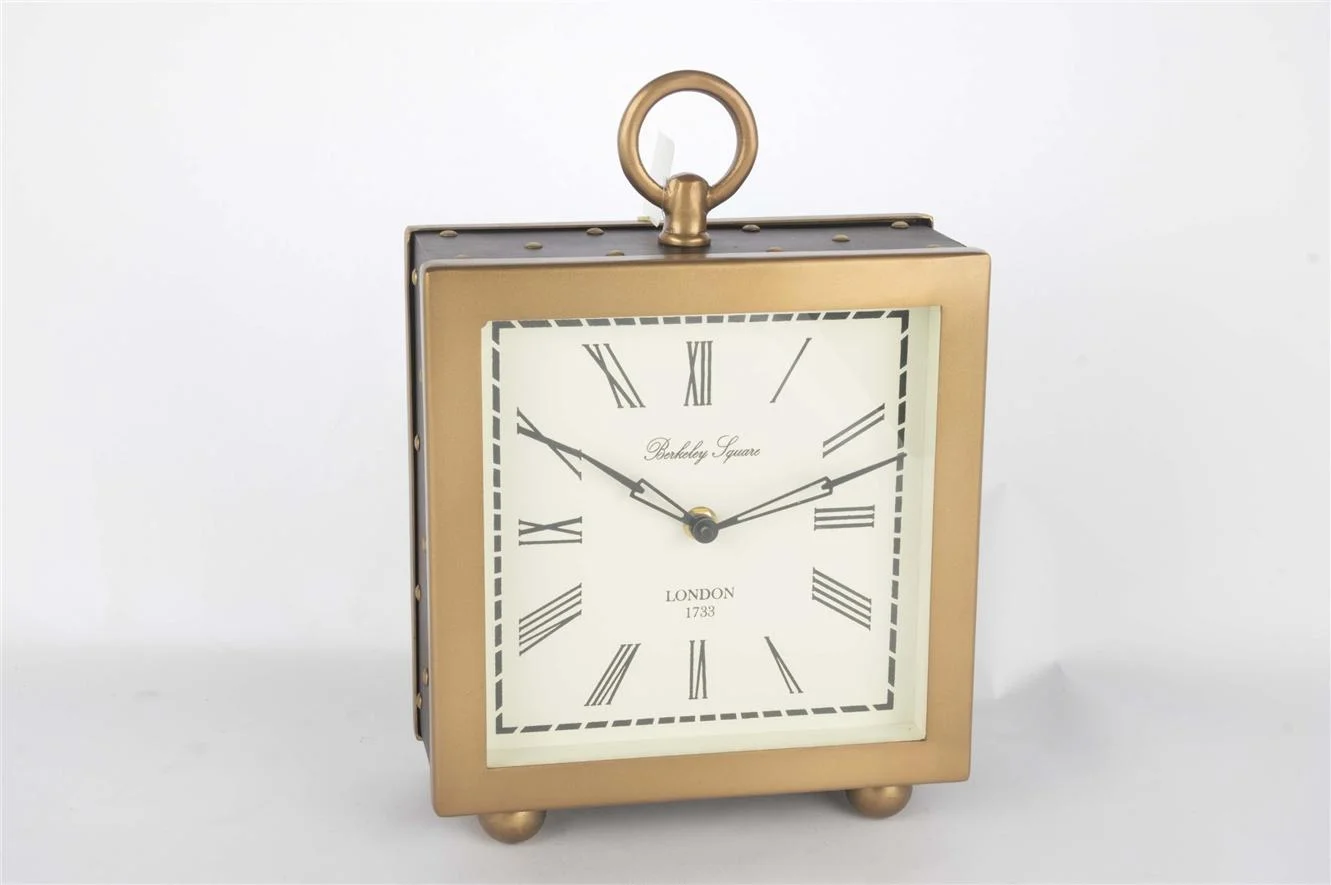 Kahverengi Ahşap Kare Saat