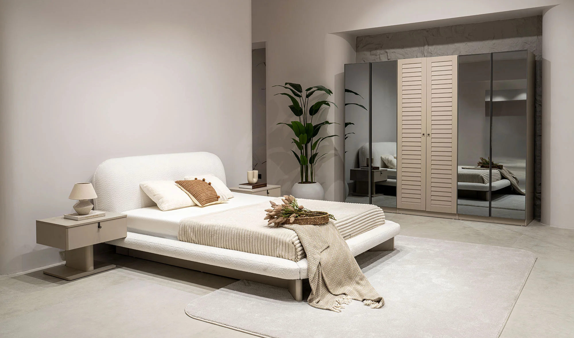 Latte Bazalı Yatak Odası - 6 Kapılı