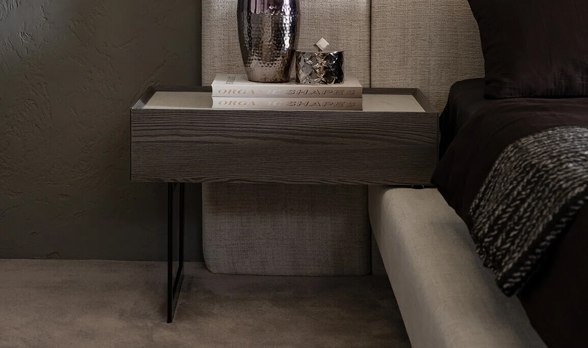 Noir Komodin