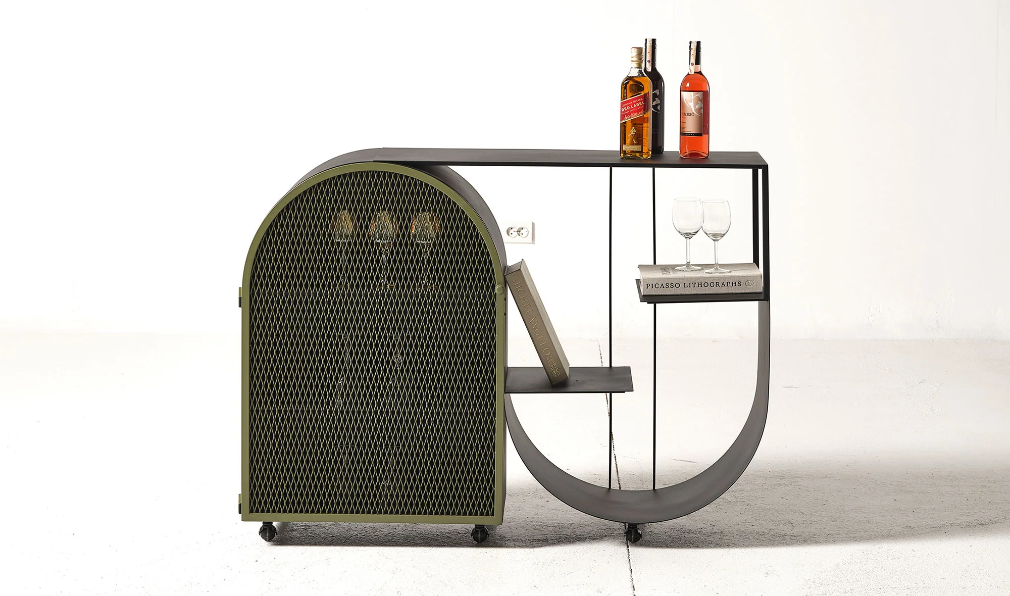 Pesaro Kapakl? Büfe Bar