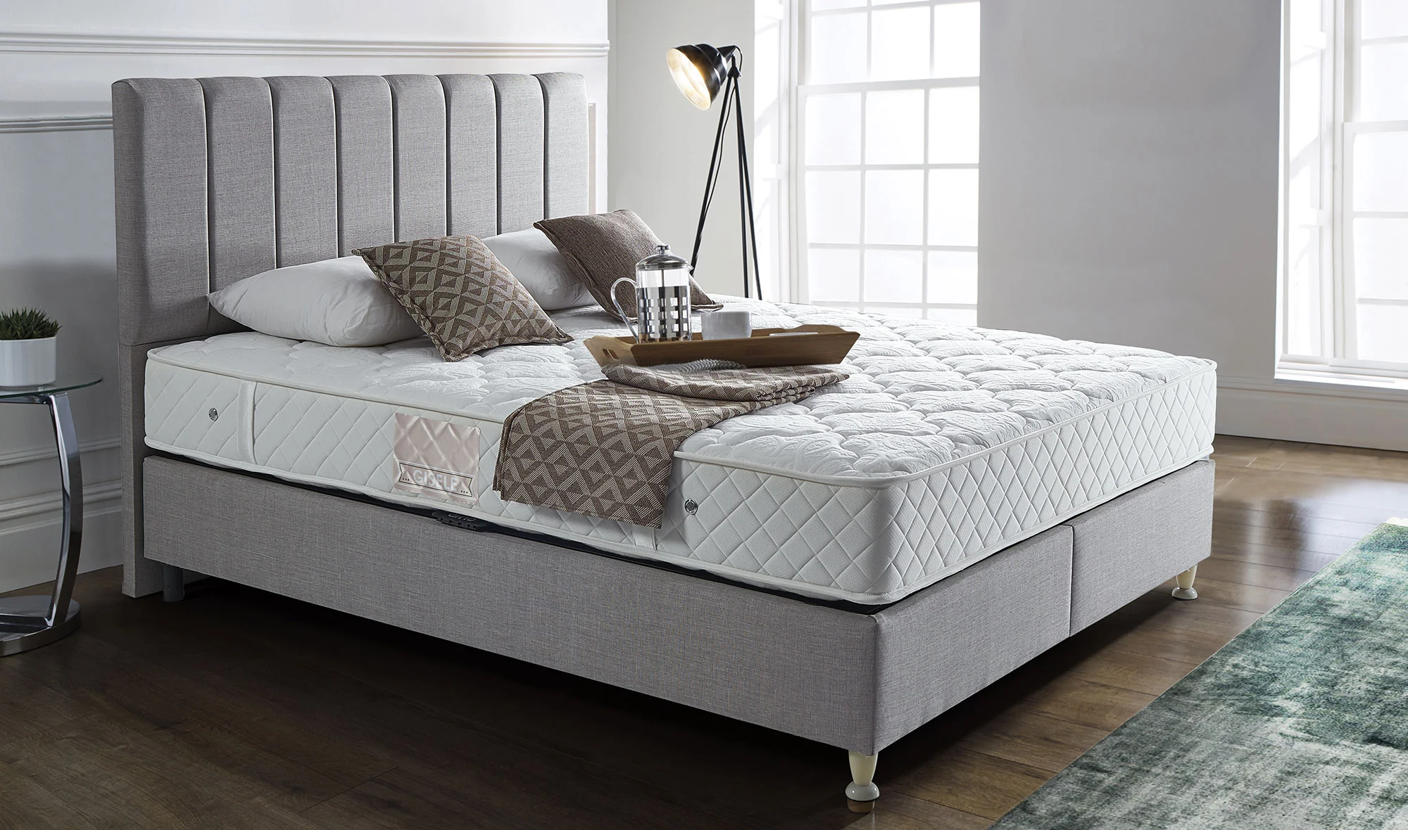 Gisele Baza + Başlık + Yatak